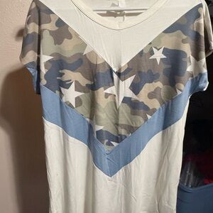Honeyme Cream and Blue Graphic Tee‎